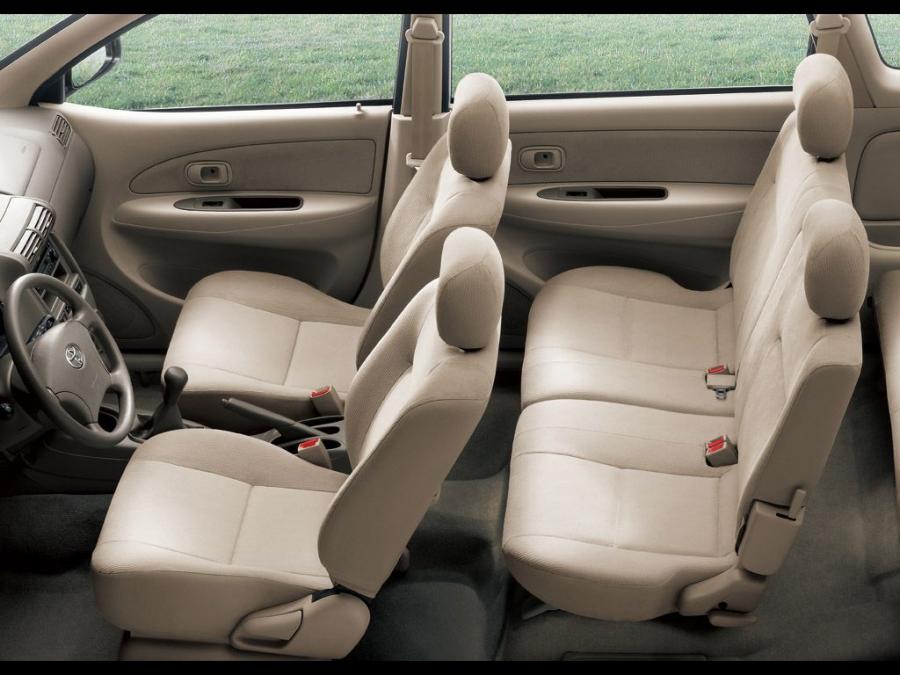  Toyota Avanza 2003 года  (фото 3 из 9)